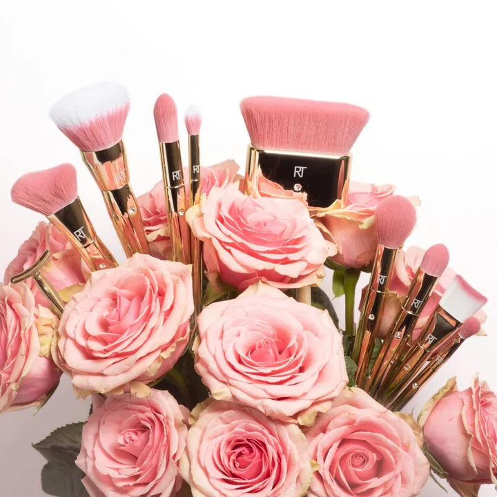 Real Techniques Soft Glam Body Glow Kabuki Brush, фото 4